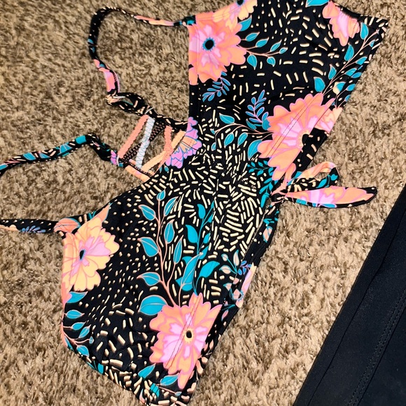 Colorful Swimsuit - Picture 3 of 7